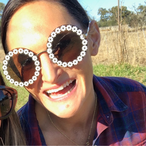 Meet Your Posher: Hi, I’m Kelly! - Picture 2 of 5